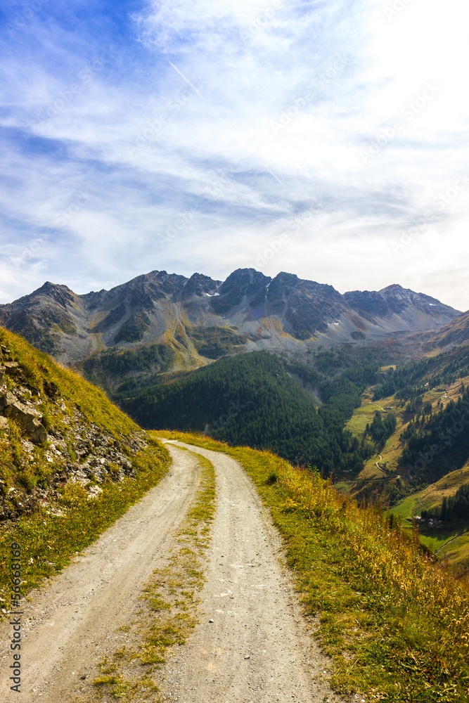 Strada di montagna e panorama