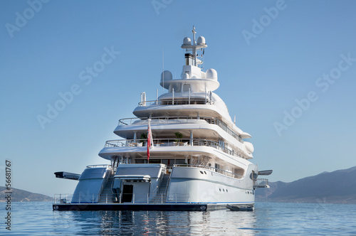 Luxuriöse Motoryacht - Luxus-Yacht © Jeanette Dietl
