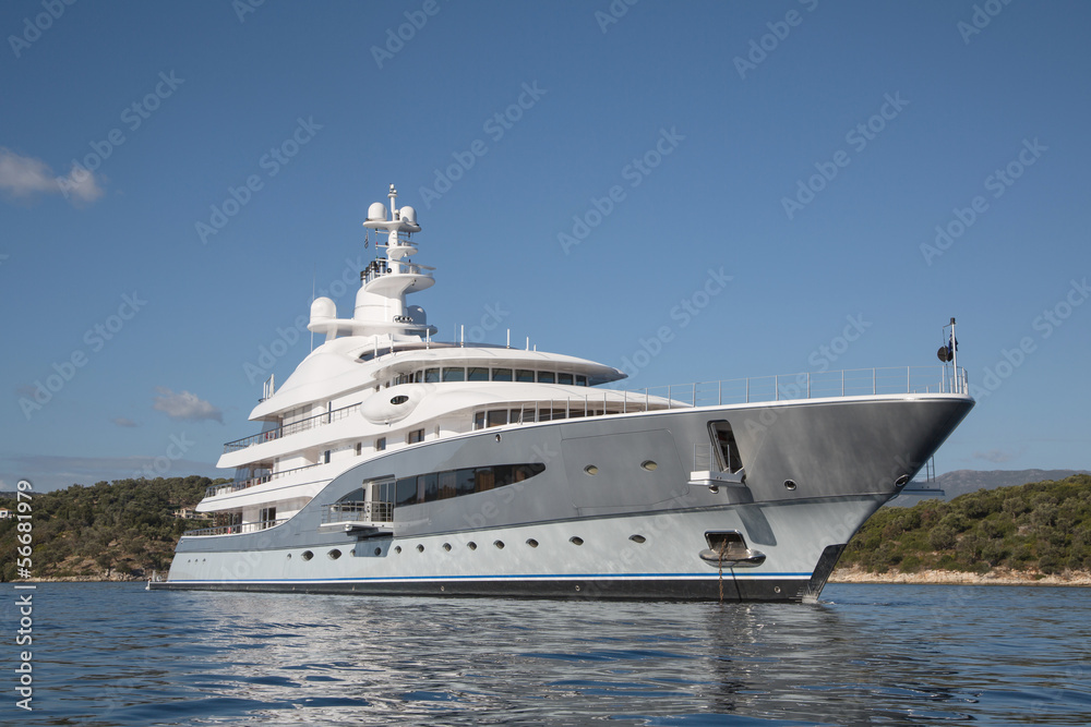 Reichtum - luxuriöse Yacht im Mittelmeer