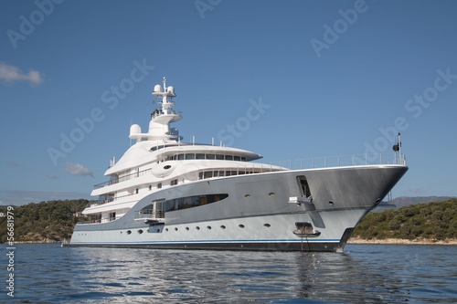 Reichtum - luxuriöse Yacht im Mittelmeer photo