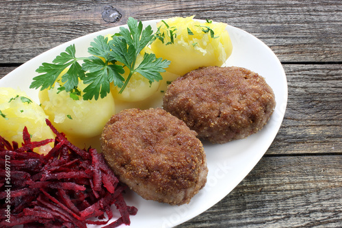 Fried minced pork cutlets with potatoes and grated red beets