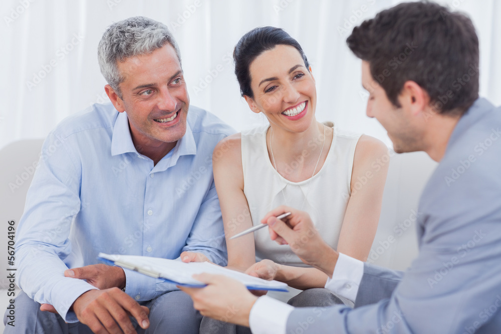 Obraz premium Business people talking together on sofa