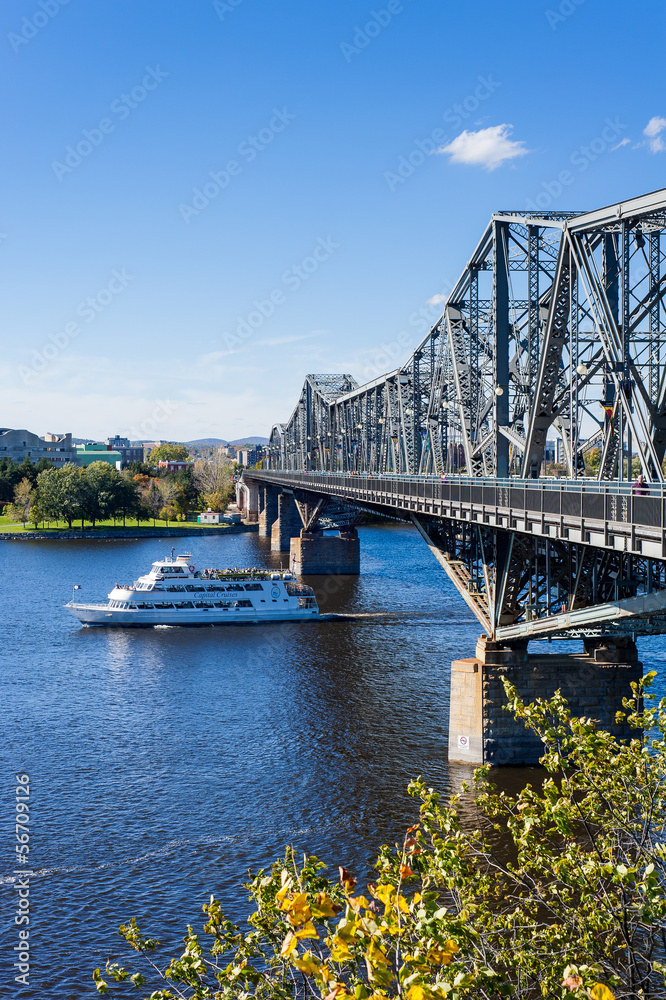 Naklejka premium Alexandra bridge in Ottawa.