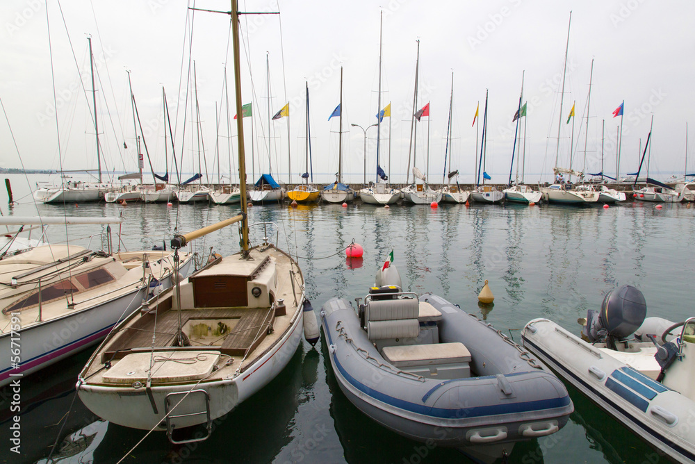 Fototapeta premium Lago di Garda with sailing boats