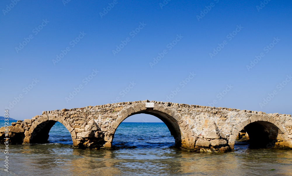 Fototapeta premium Sureal bridge on the sea