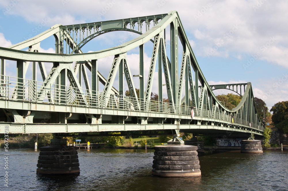 Naklejka premium Berlin/Potsdam: Glienicker Brücke