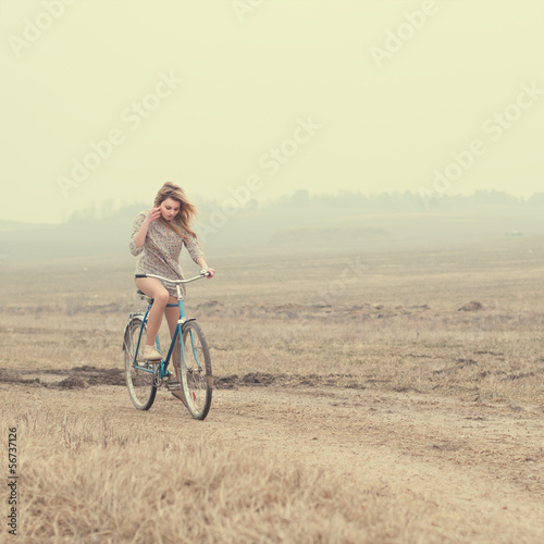 Fototapeta Naklejka Na Ścianę i Meble -  beautiful girl on the bike