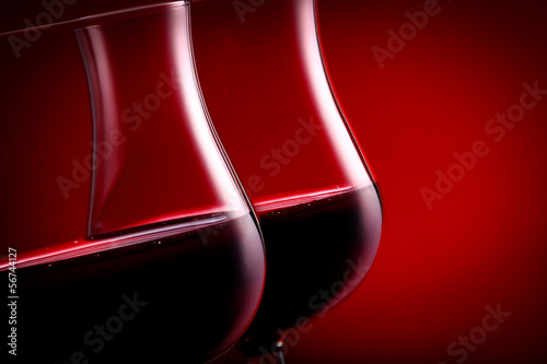 Wine glass illusion