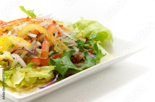 パプリカとレタスと大根のミックスサラダ