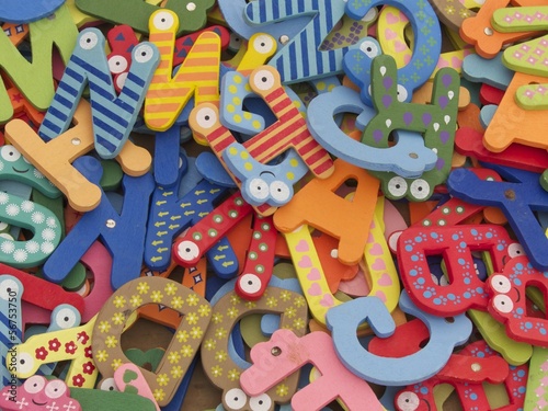 Farbige Buchstaben des Alphabets für Kinder im Vorschulalter auf einem Wochenmarkt und Basar im Stadtteil Erenköy in Sahrayicedit und Kadiköy in Istanbul am Bosporus in der Türkei photo