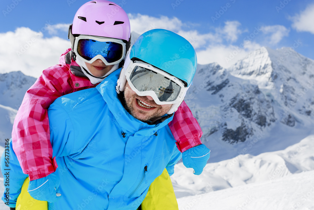 Ski,  sun and fun - family enjoying winter