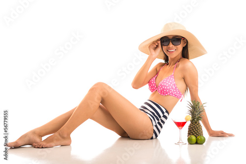Glamorous lady on vacations © DragonImages