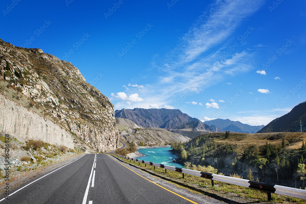 Naklejka premium mountain road