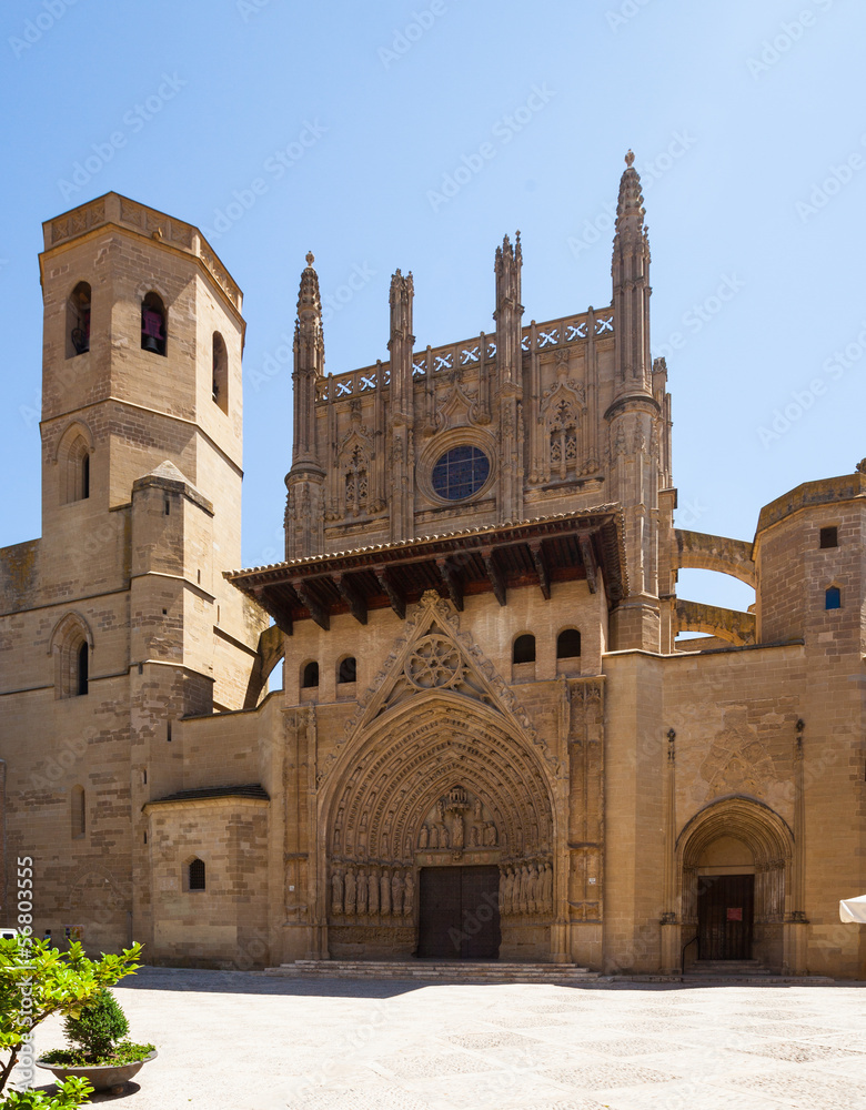Day view of Huesca Cathedral