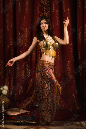 Arabic belly dancer dancing © Demian