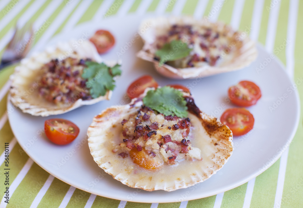 Raw queen scallops with Vegetables Raw queen scallops with Vegetables