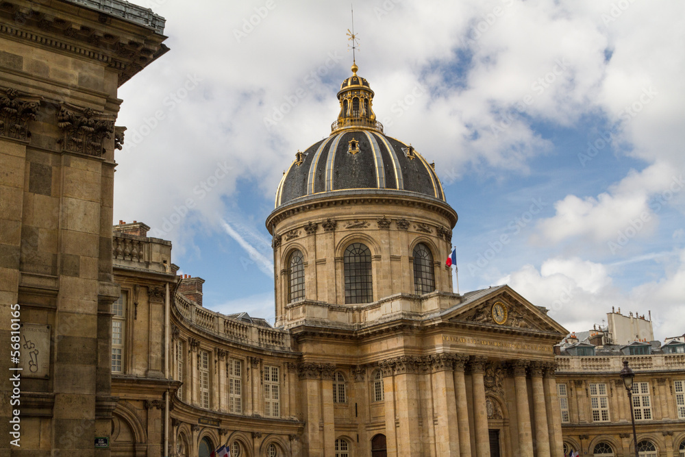 Obraz premium Historic building in Paris France