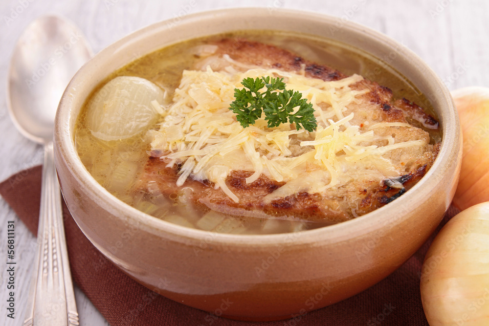 onion soup with bread and gruyere onion soup with bread and gruyere