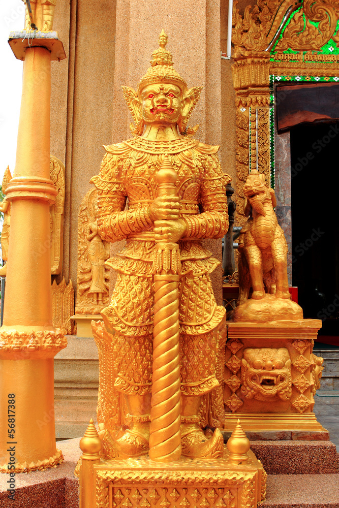Fototapeta premium Golden giant statues in temple