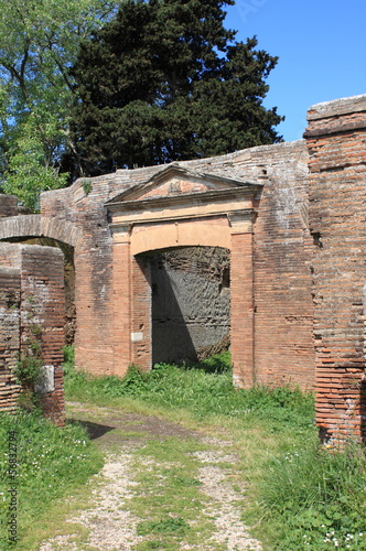 Fototapeta Naklejka Na Ścianę i Meble -  Old roman house in Ostia Antica, Rome