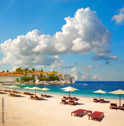 Fototapeta Beach near the island Sveti Stefan. Montenegro