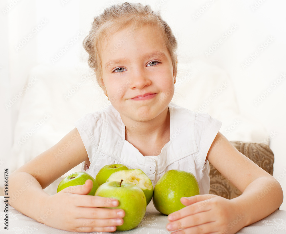 Fototapeta premium Child with apples