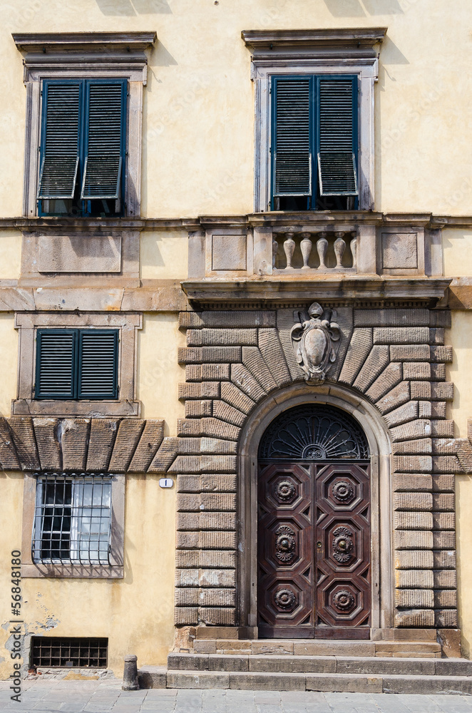 Lucca Door