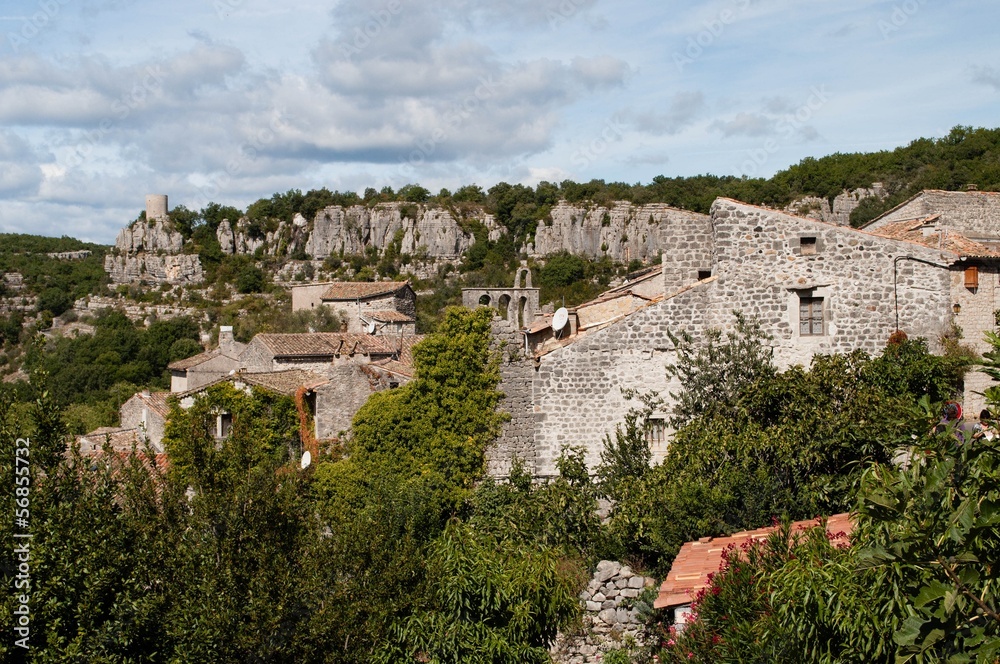 Balazuc, en Ardèche, tour de la reine Jeanne.