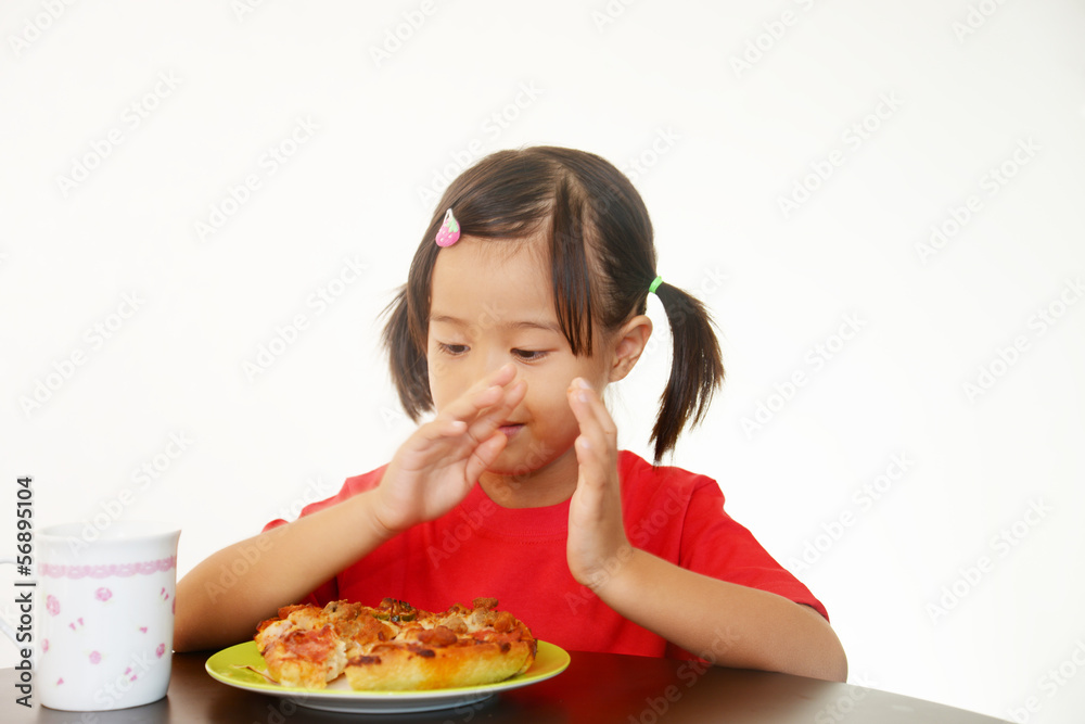 ピザ食べる女の子