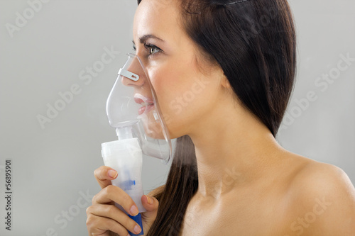 woman keeping inhale mask