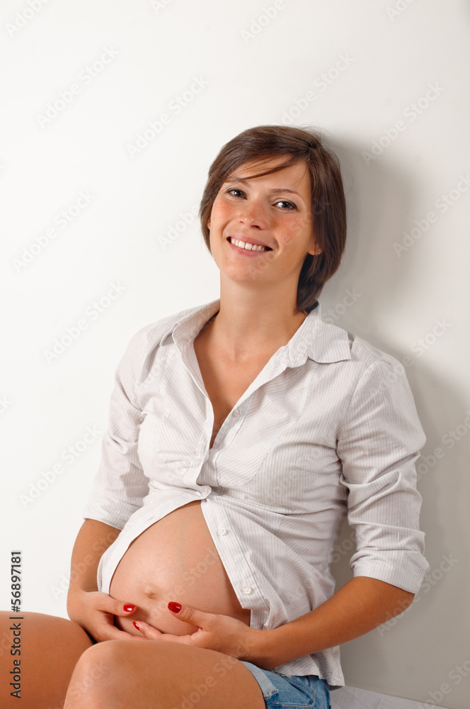 pregnant brunette pregnant brunette