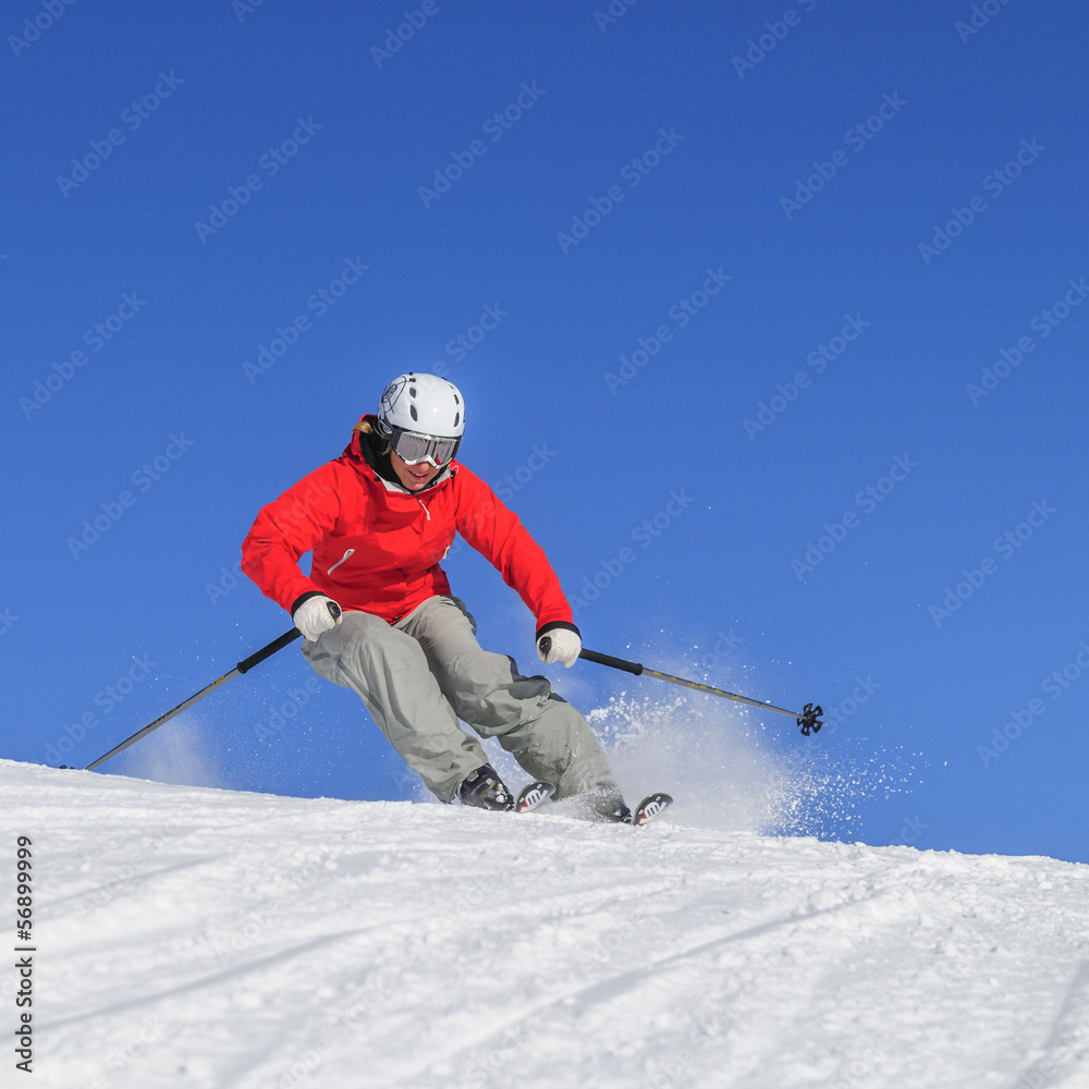 sportliche Skifahrerin