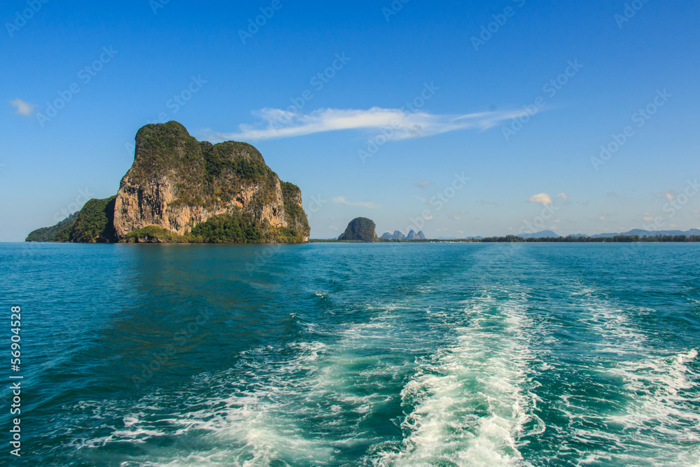 Naklejka premium Island on blue sea at Trang inThailand