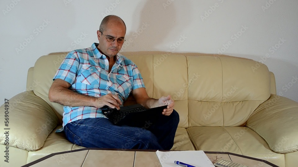 Mann mit Laptop Mann mit Laptop