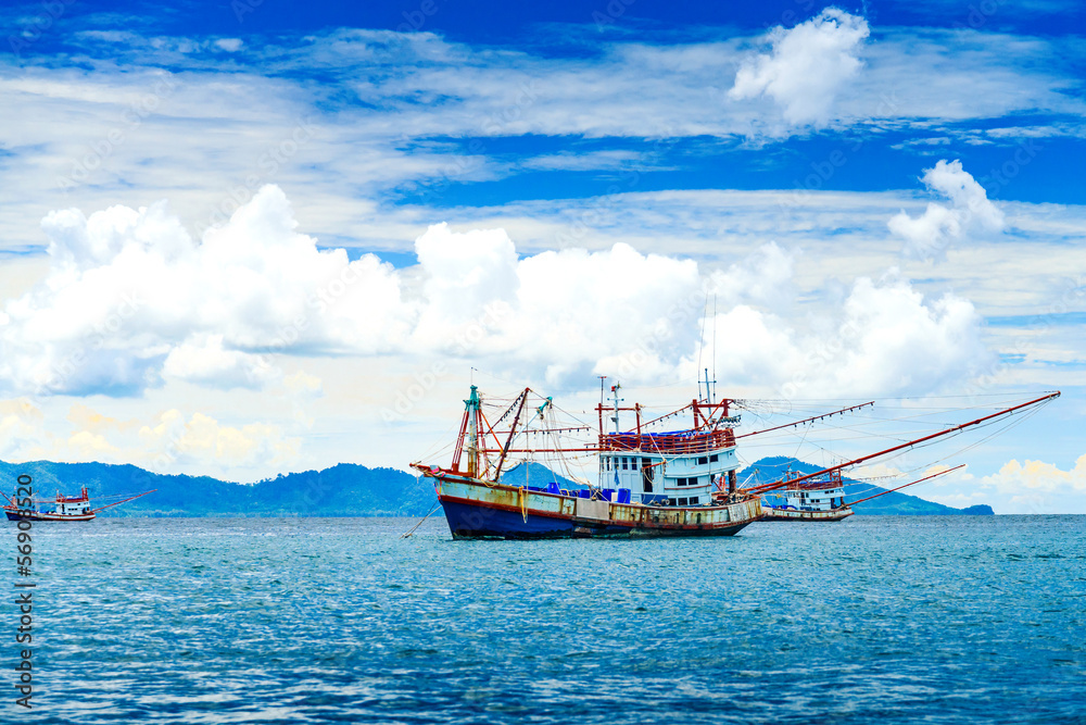 Obraz premium Fishing ship in Andaman sea Thailand