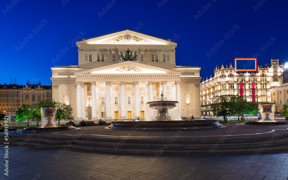 Naklejka premium Night view of Bolshoi Theater and Fountain in Moscow, Russia
