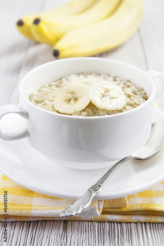 Oatmeal with bananas