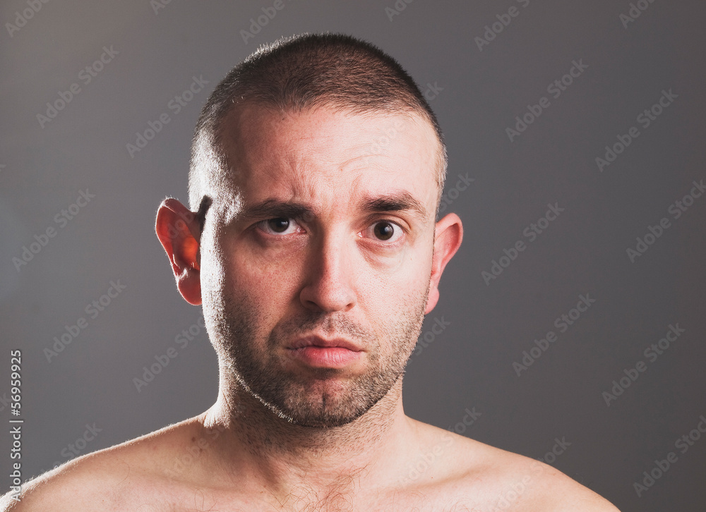 Obraz premium Man raising his eyebrow