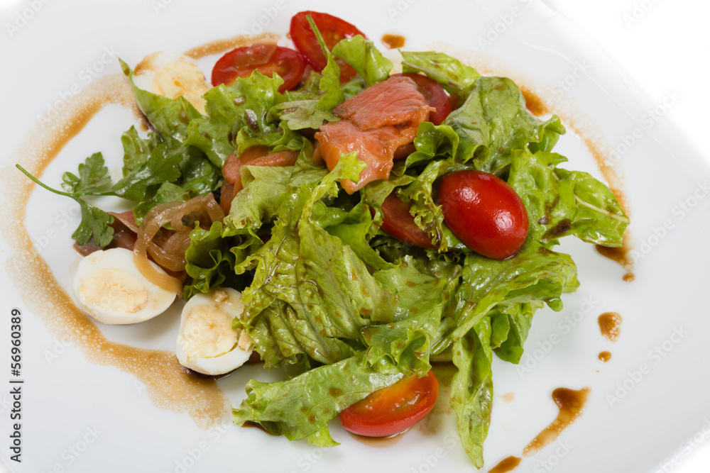 Summer salad with smoked salmon