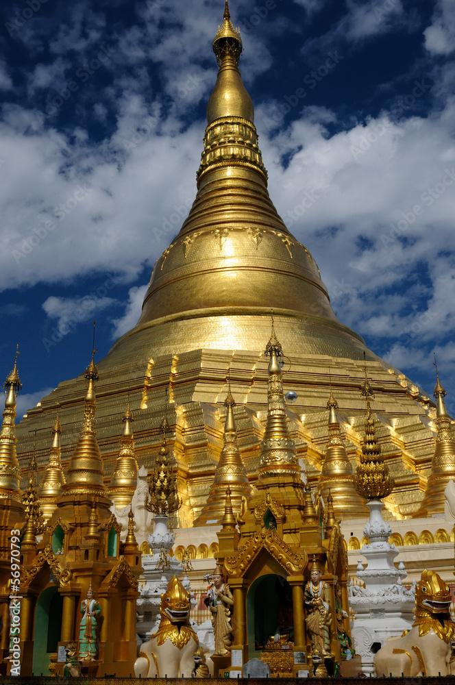 Fototapeta premium Myanmar (Burma), Shwedagon Paya in Yangon