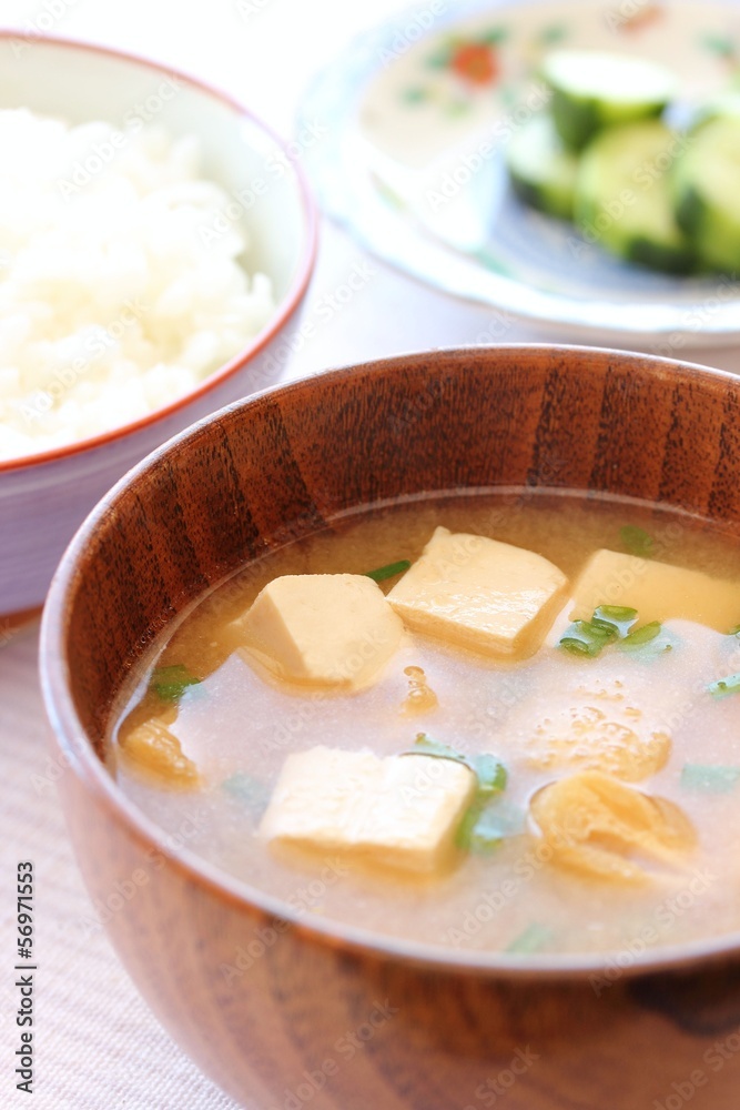 豆腐と油揚げの味噌汁