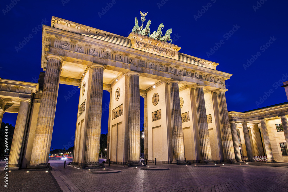 Naklejka premium Brandenburg Gate in Berlin, Germany