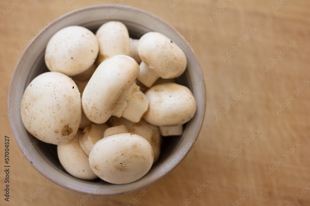 White button mushrooms White button mushrooms
