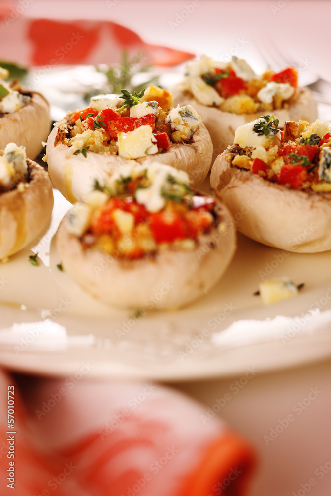 Stuffed mushrooms with gorgonzola, walnuts and red pepper