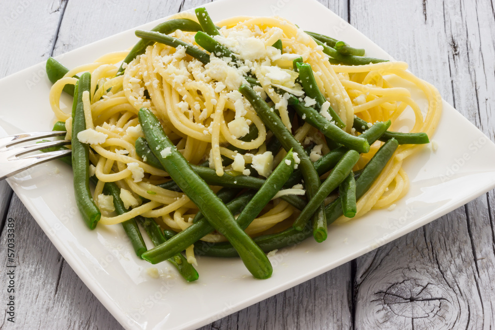Spaghetti with garlic oil and green beans from Italy