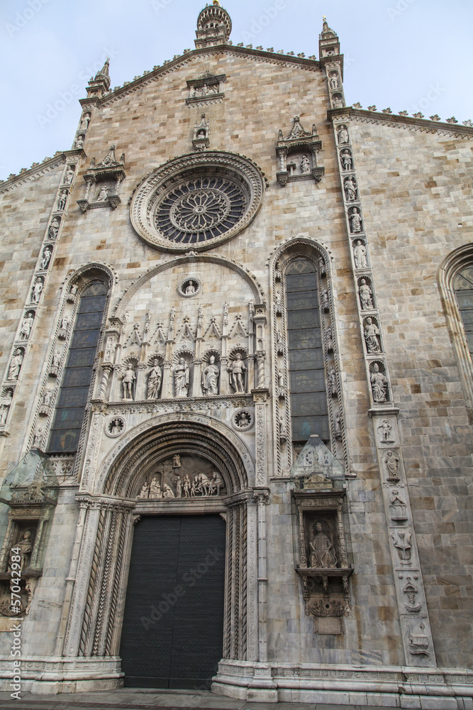 Como Cathedral: front view