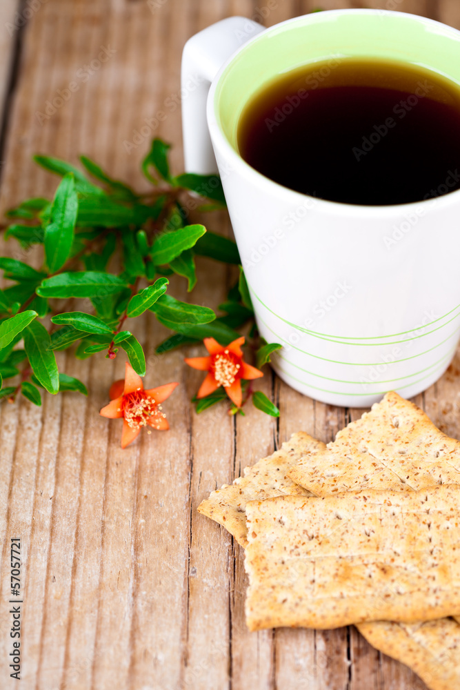 Fototapeta premium cup of tea and crackers