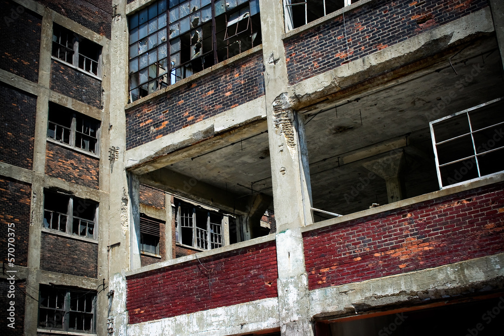 Obraz premium Abandoned Packard Factory 7