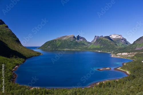 Fototapeta Naklejka Na Ścianę i Meble -  Bergsfjord auf Senja
