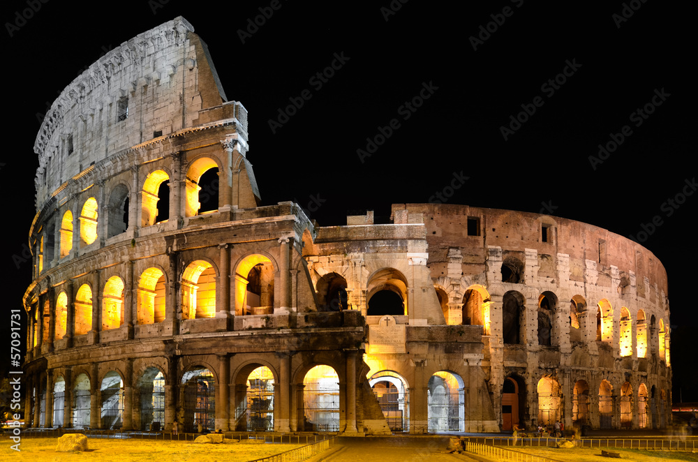 Obraz premium Koloseum w Rzymie nocą